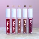 labial a prueba de besos grupal.webp