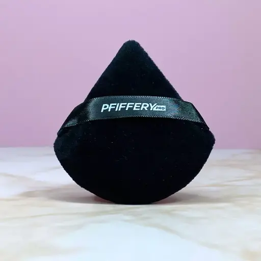 Borla Triangular Negra PFIFFERY