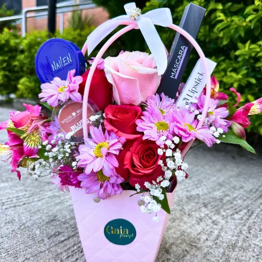 02 Cesta de Rosas con Maquillaje